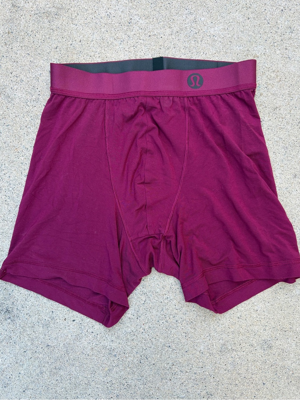 Women's Lululemon Shorts Maroon Active S Compression Stretch Luxtreme Athletic‎